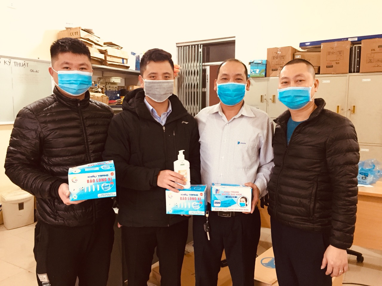 Công đoàn Trung tâm điều hành thông tin – Viễn thông Hà Giang hỗ trợ người lao động phòng chống Covid - 19 Công đoàn Trung tâm điều hành thông tin – Viễn thông Hà Giang hỗ trợ người lao động phòng chống Covid - 19